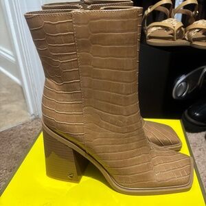 Block heel boots
